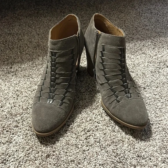 Fall grey ankle boots. Only worn a couple of times in great condition - Picture 1 of 5